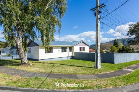 Photo of property in 1 Monarch Grove, Maoribank, Upper Hutt, 5018