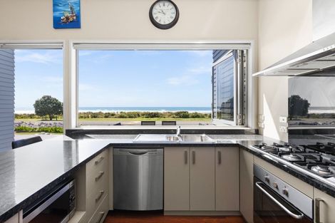 Photo of property in 68 Pourerere Road, Pourerere, Omakere, 4271