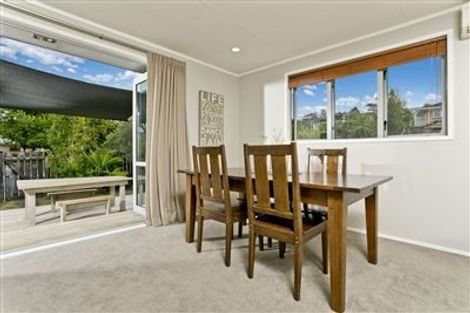 Photo of property in 2 Wykeham Place, Glenfield, Auckland, 0629