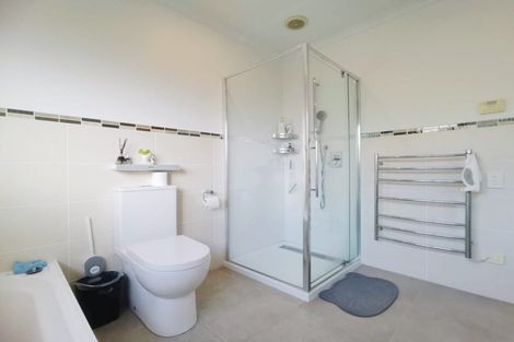 Photo of property in 5 Laurel Oak Drive, Schnapper Rock, Auckland, 0632