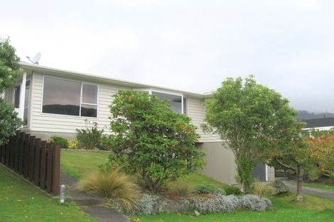 Photo of property in 131 Taylor Terrace, Tawa, Wellington, 5028