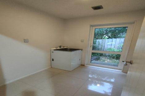 Photo of property in 6b Gossamer Drive, Pakuranga Heights, Auckland, 2010