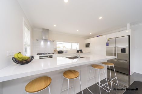 Photo of property in 14 Freedom Drive, Kelvin Grove, Palmerston North, 4414