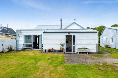 Photo of property in 6 London Street, Eltham, 4322