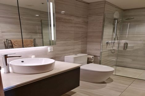 Photo of property in 4/585g Beach Road, Rothesay Bay, Auckland, 0630