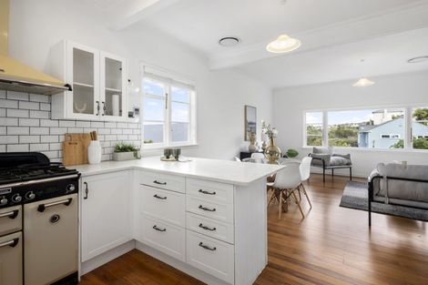 Photo of property in 35 Nevay Road, Miramar, Wellington, 6022