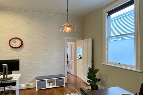 Photo of property in 26 Edinburgh Terrace, Berhampore, Wellington, 6023