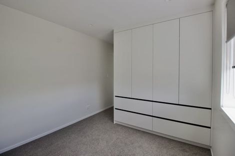 Photo of property in 3/94 Target Road, Totara Vale, Auckland, 0629