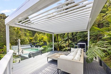 Photo of property in 1-9 Deirdre Place, Titirangi, Auckland, 0604