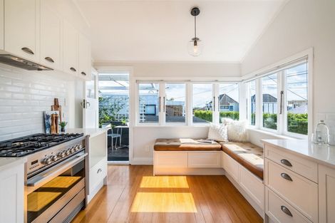 Photo of property in 1/223 Onewa Road, Birkenhead, Auckland, 0626