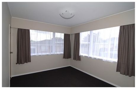 Photo of property in 2/210 Sunnynook Road, Totara Vale, Auckland, 0627