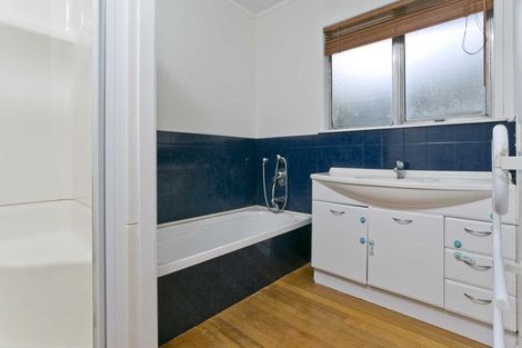 Photo of property in 7 Heather Place, Sunnynook, Auckland, 0620