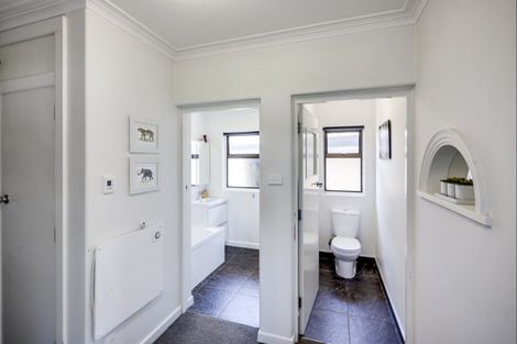 Photo of property in 28 Chester Street, Taradale, Napier, 4112