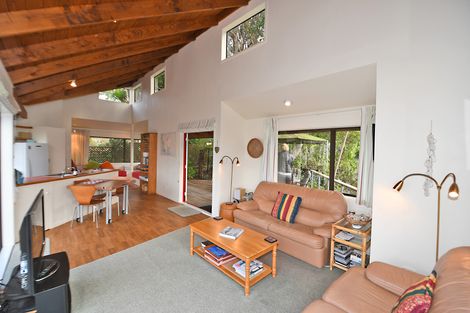 Photo of property in 6 Hillside Crescent, Leigh, 0985