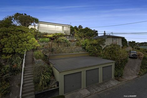 Photo of property in 15 Versailles Street, Karori, Wellington, 6012