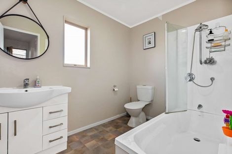 Photo of property in 21c Ribblesdale Road, Henderson, Auckland, 0612