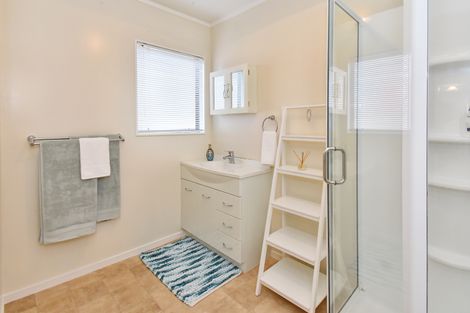 Photo of property in 2/10 Carnoustie Drive, Wattle Downs, Auckland, 2103