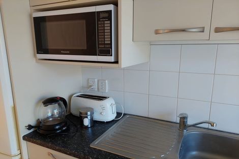 Photo of property in 9/18 Parr Terrace, Castor Bay, Auckland, 0620