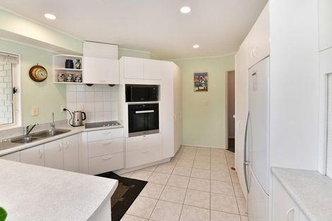 Photo of property in 188 Lakeside Drive, Orewa, 0931