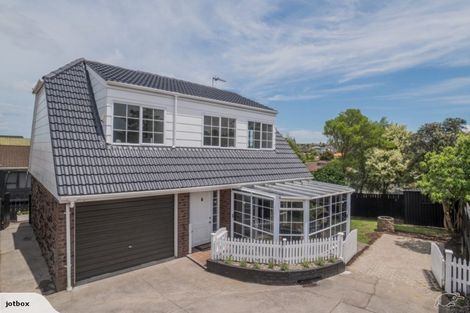 Photo of property in 2/73 Botany Road, Botany Downs, Auckland, 2010