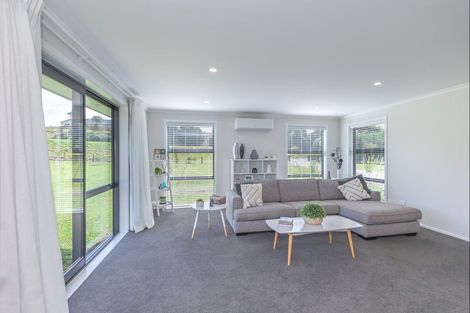 Photo of property in 33 Ohau Terraces, Ohau, 5570