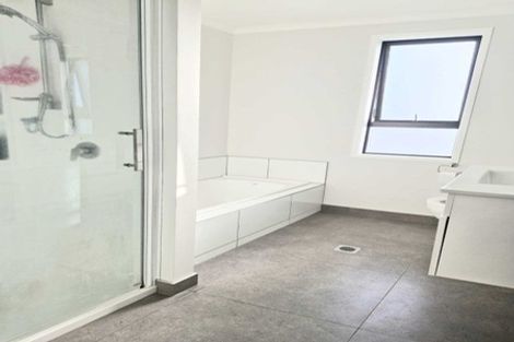 Photo of property in 29 Discovery Place, Marfell, New Plymouth, 4310