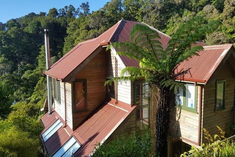 Photo of property in 34 Moana Road, Days Bay, Lower Hutt, 5013