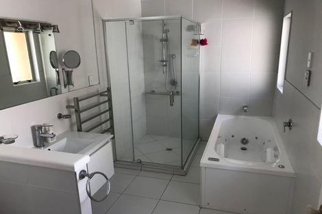 Photo of property in 7 Coupland Court, Glendene, Auckland, 0602