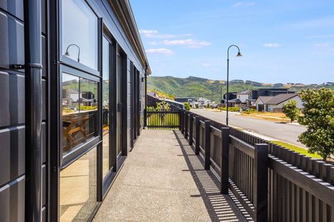 Photo of property in 75 Queen Charlotte Drive, Aotea, Porirua, 5024