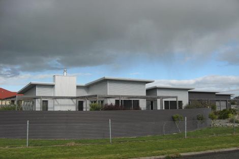 Photo of property in 2 Kenwyn Drive, Carterton, 5713