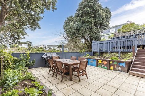 Photo of property in 22 Kingston Heights Road, Kingston, Wellington, 6021