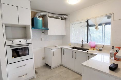 Photo of property in 16 Redoubt Road, Goodwood Heights, Auckland, 2105