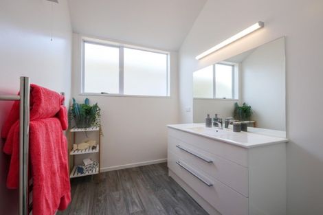 Photo of property in 2 Kings Avenue, South Dunedin, Dunedin, 9012