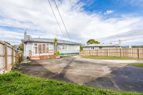 Photo of property in 20 Sylvan Crescent, Te Atatu South, Auckland, 0610