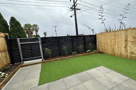 Photo of property in 5/12 Tawa Road, Te Atatu Peninsula, Auckland, 0610