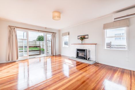 Photo of property in 20 Sylvan Crescent, Te Atatu South, Auckland, 0610