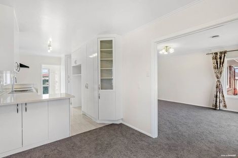 Photo of property in 31 London Street, Te Atatu Peninsula, Auckland, 0610