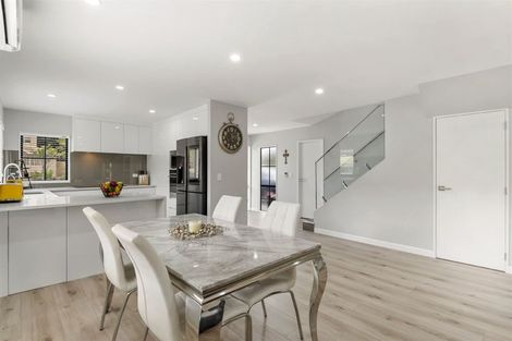 Photo of property in 6 Fairchild Avenue, Goodwood Heights, Auckland, 2105