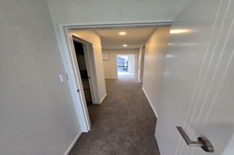 Photo of property in 1/267 Great North Road, Henderson, Auckland, 0612