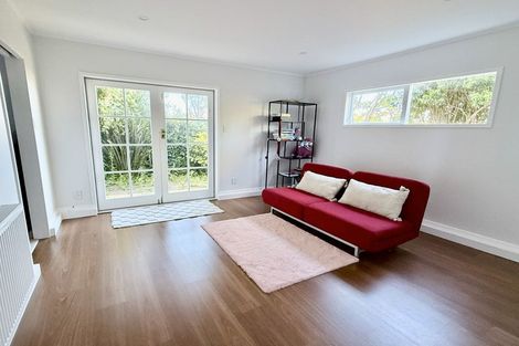 Photo of property in 71 Churton Drive, Churton Park, Wellington, 6037