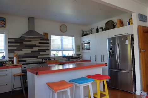 Photo of property in 123 Queens Drive, Lyall Bay, Wellington, 6022