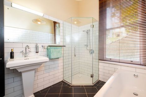 Photo of property in 16 Sealy Road, Bluff Hill, Napier, 4110