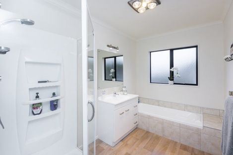 Photo of property in 15 Ormrod Grove, Riverstone Terraces, Upper Hutt, 5018