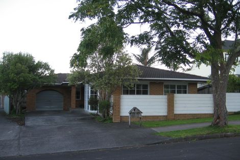 Photo of property in 2/14 Glucina Avenue, West Harbour, Auckland, 0618