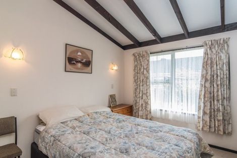 Photo of property in 30 Mahana Road, Paraparaumu Beach, Paraparaumu, 5032