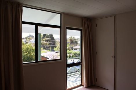 Photo of property in 1/6 Lyons Avenue, Murrays Bay, Auckland, 0630