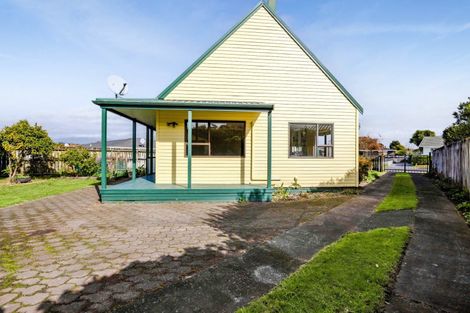 Photo of property in 27 Tiverton Crescent, Whalers Gate, New Plymouth, 4310