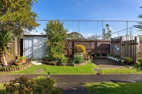 Photo of property in 4/109a Te Atatu Road, Te Atatu South, Auckland, 0610