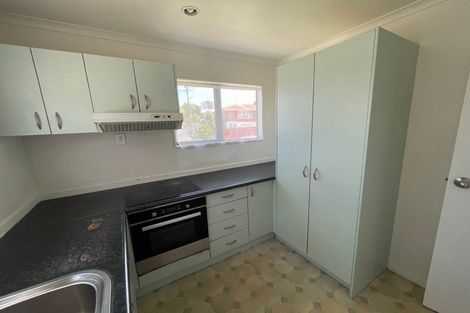 Photo of property in 1 Farnborough Crescent, Mangere, Auckland, 2022