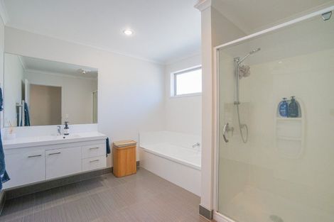 Photo of property in 3a Lochside Lane, Pokeno, 2402